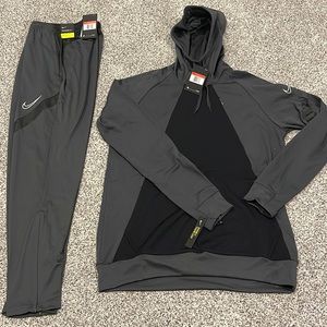Nike Mens Large Soccer Academy suit - Hoody and Pants - NWT